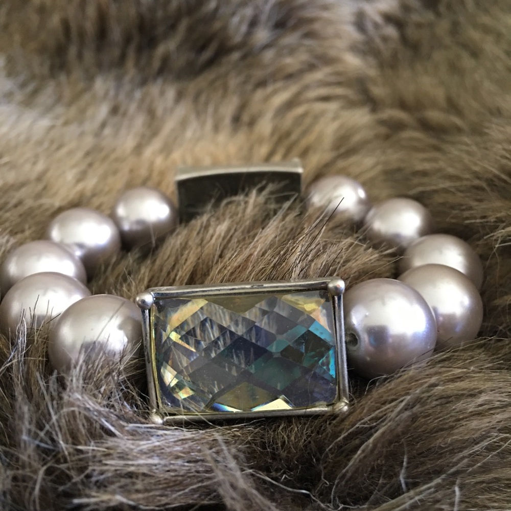 Lia Sophia pearl and faceted stone bracelet